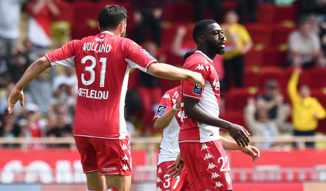 包含柏林赫塔主场失利，积分跌至中游位置的词条