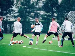 九州官方网站-曼城主场惊险战胜伯恩利，保持不败(曼城对战伯恩利)