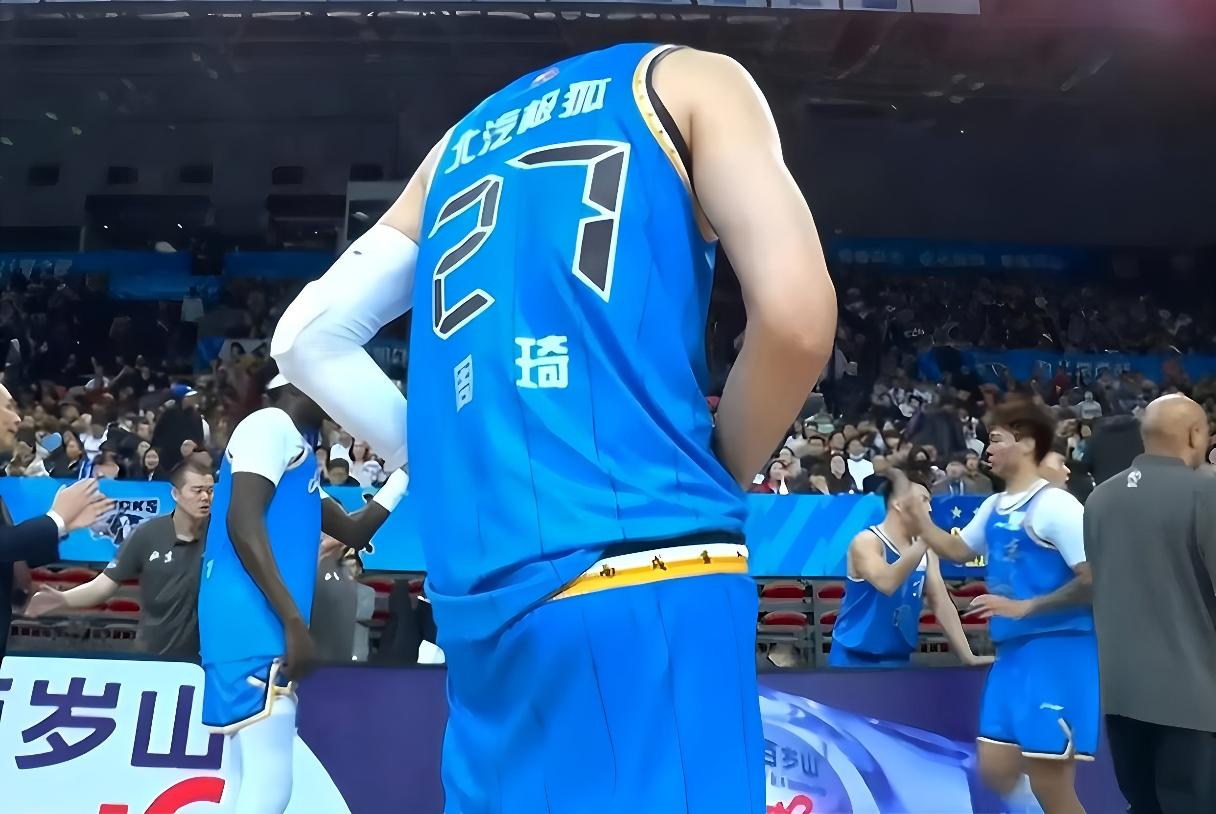 包含广州男篮激战取胜，迎来胜利的词条