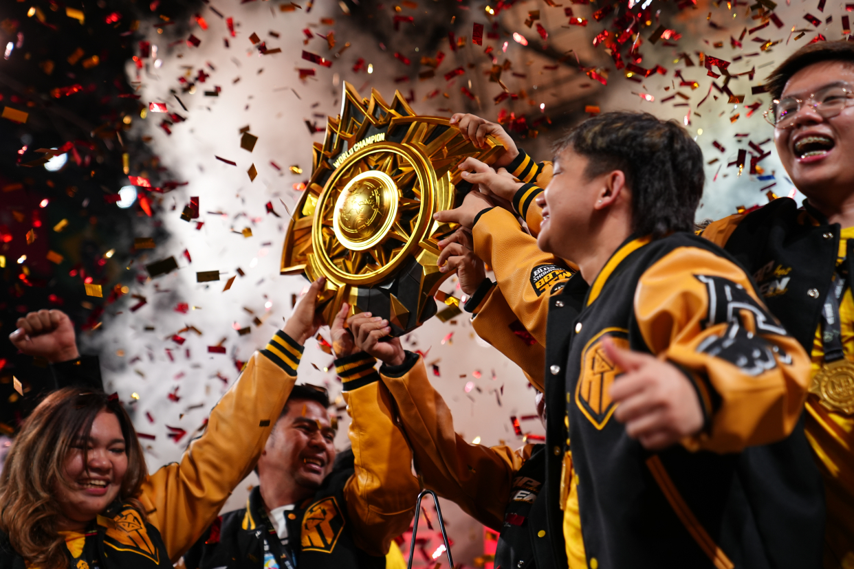 九州娱乐官网-包含欧洲赛场战火再起，球队备战冲刺冠军的词条